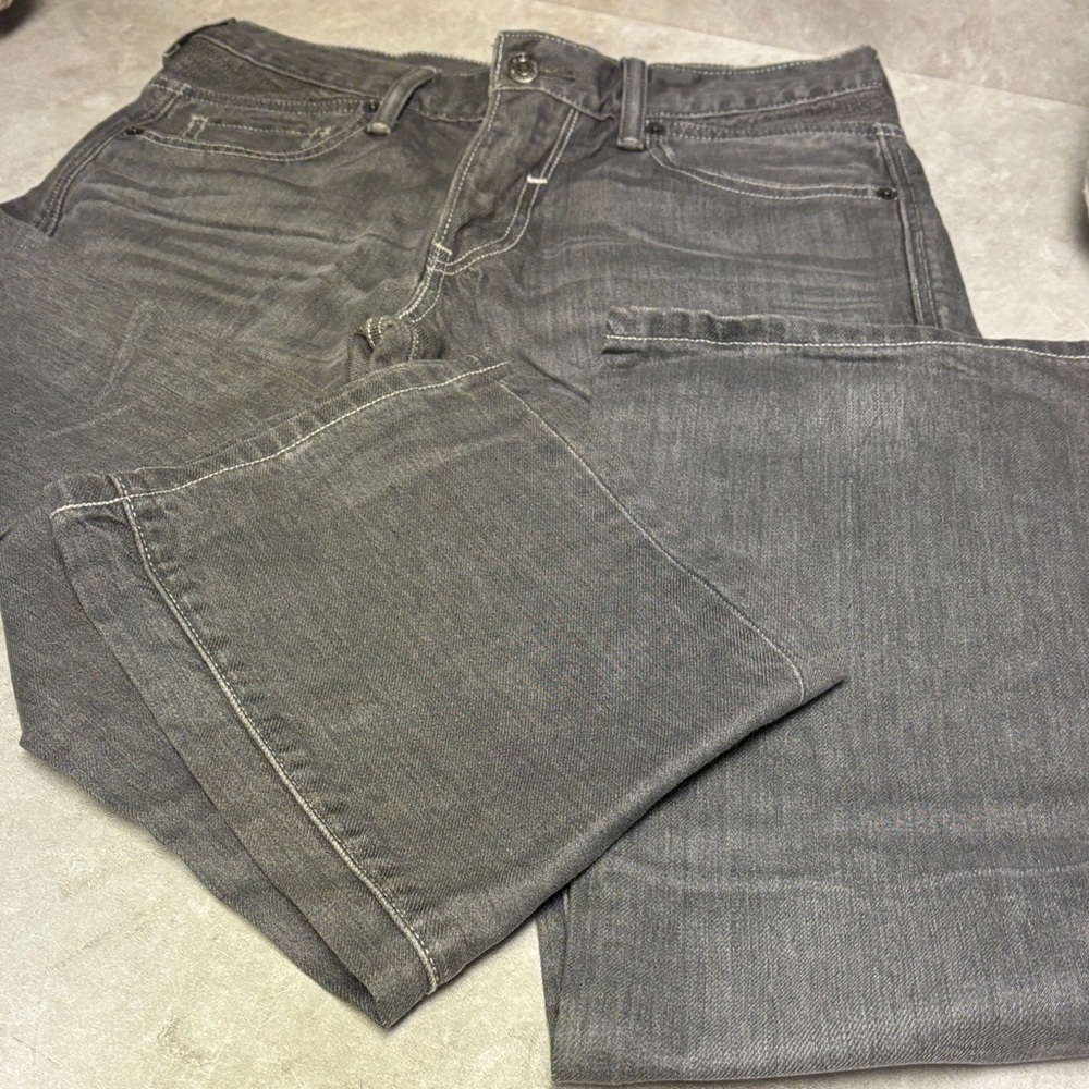 Men's Straight-Leg Jeans in Washed Grey